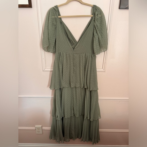 ASOS DESIGN pleated textured midi dress w/ tiered skirt in sage green Size 10 - Picture 6 of 6